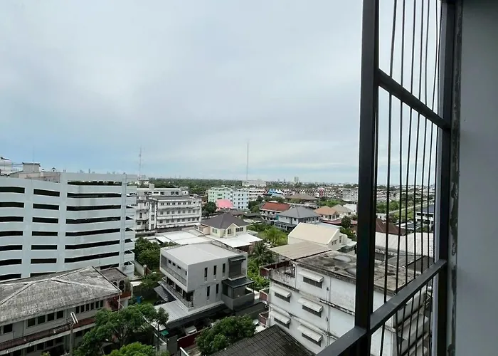In Near International Airport Apartment